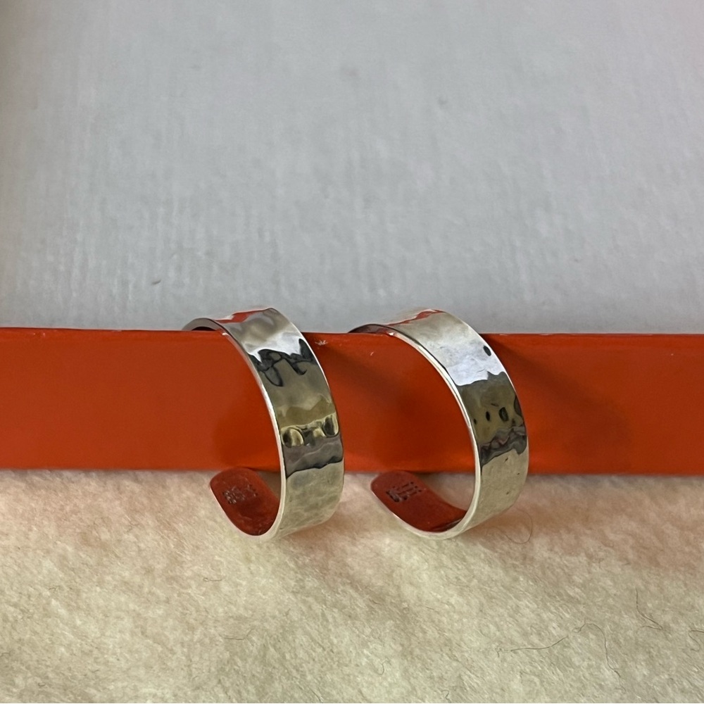 James Avery Hammered SS hammered hoop earrings - Picture 2 of 7
